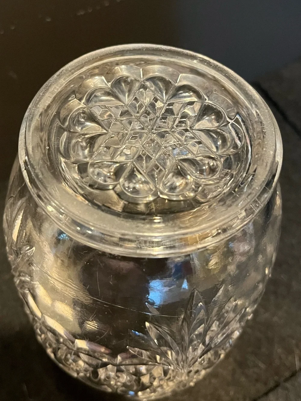 Vintage pressed cut glass vase - Picture 5 of 11